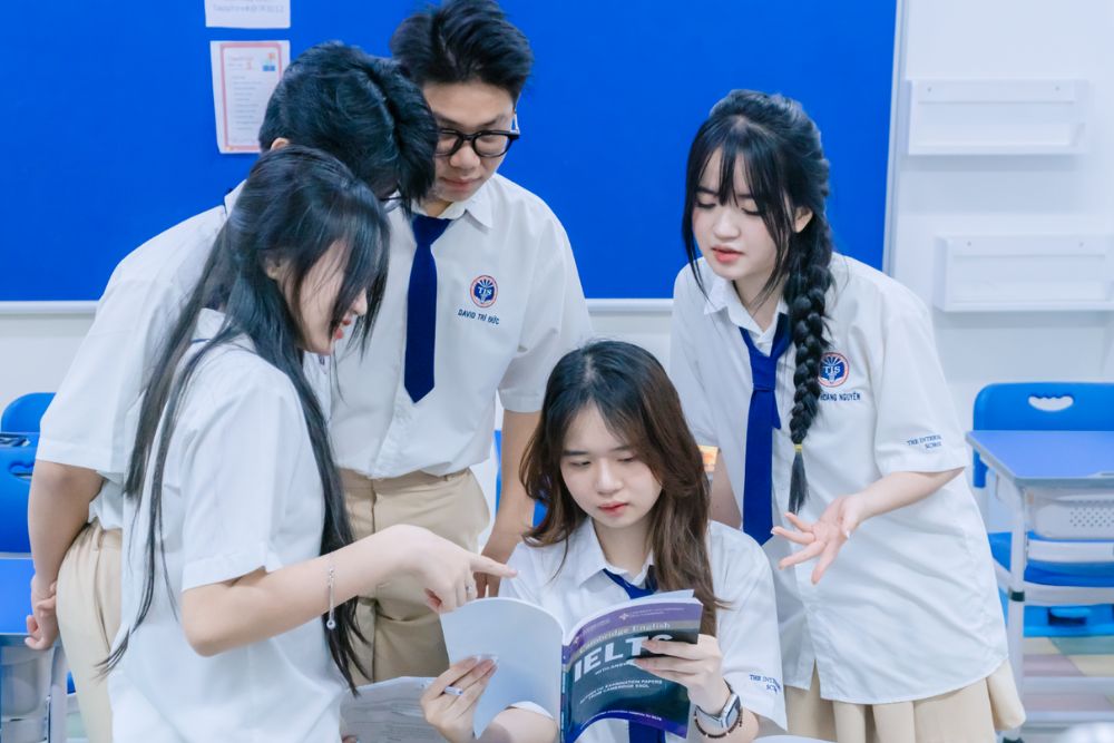 trường thpt cấp 3 quốc tế TIS